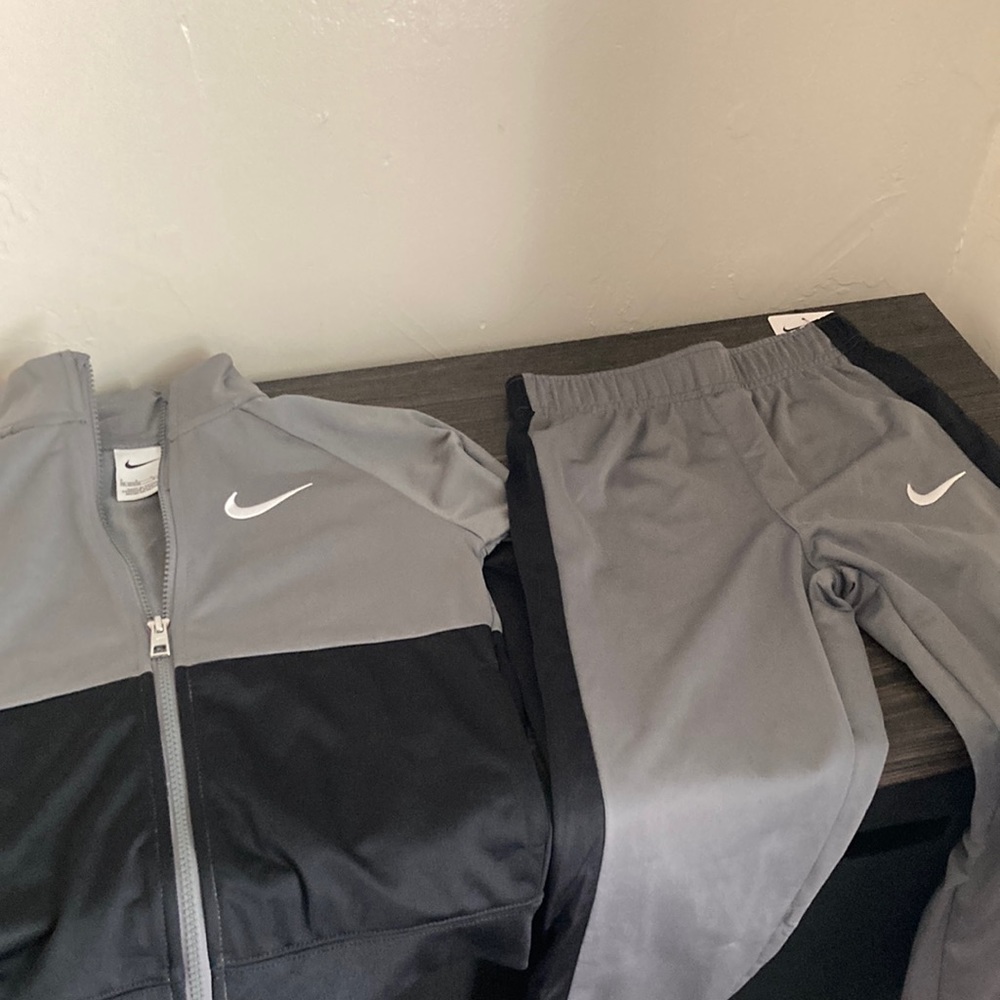 2 piece Nike tracksuit set.